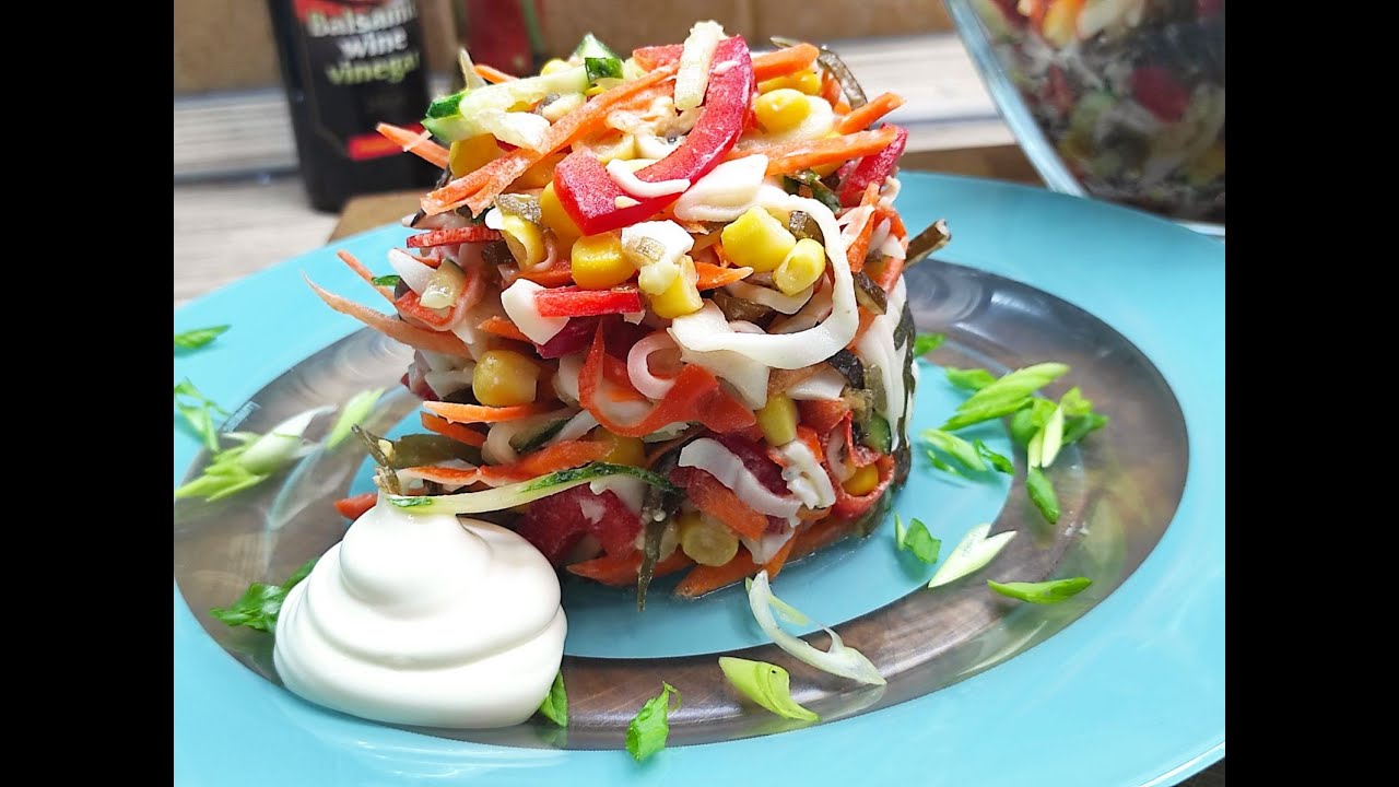 Салат с морской капустой и крабовыми палочками!  И польза и вкус в одном салате!
