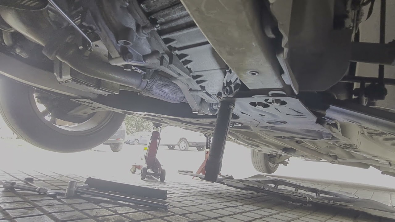 SOSTITUZIONE SUPPORTO MOTORE INFERIORE ALFA ROMEO GIULIETTA