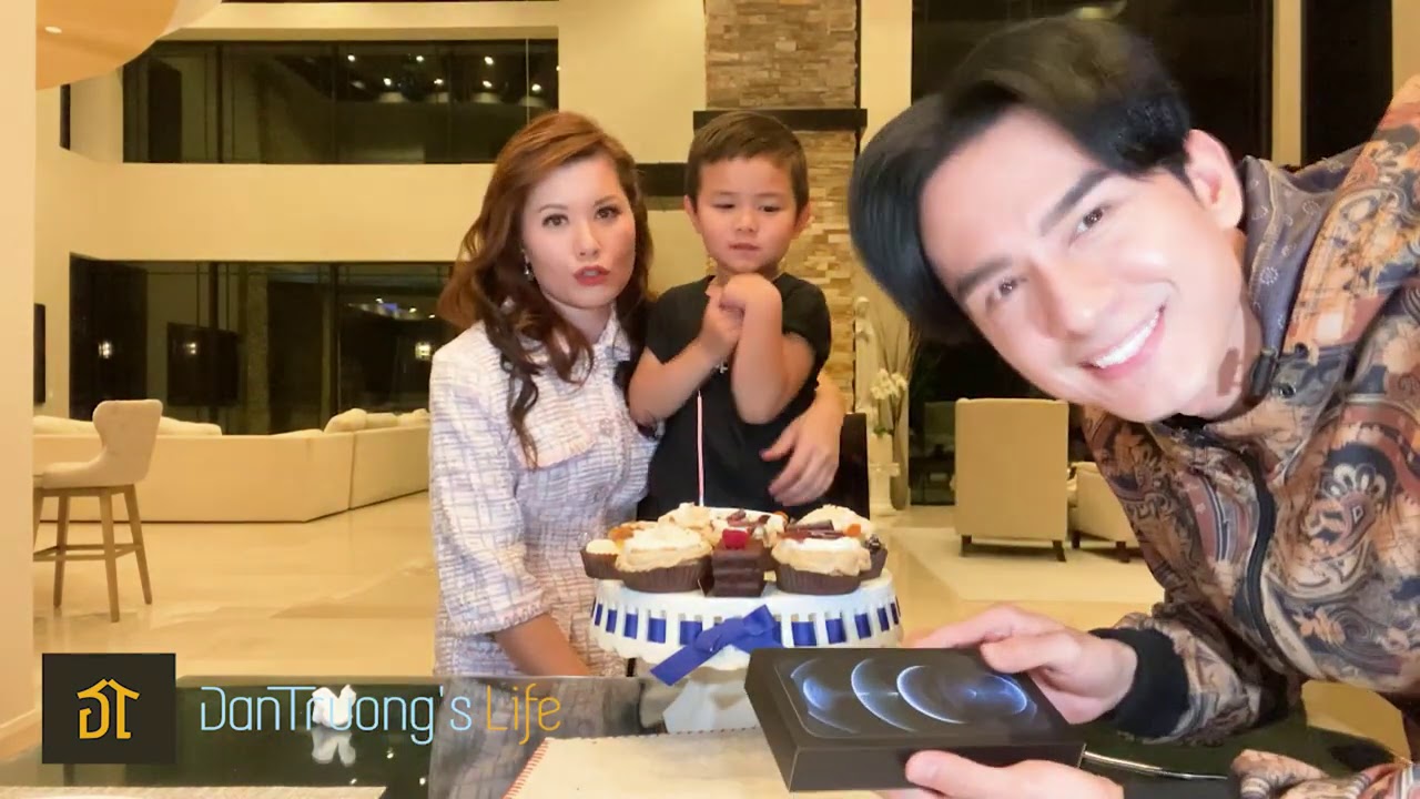 Con trai Đan Trường lần đầu tiên tặng quà sinh nhật khủng cho Bố lần thứ 45 .