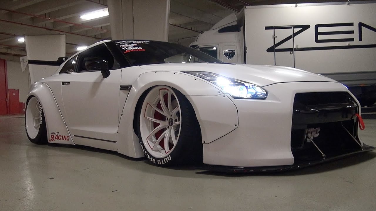 Liberty Walk Nissan GT-R WideBody w/ Akrapovic Exhaust! Start & Accelerations!