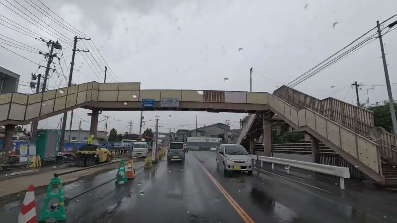 【雨】福島市飯坂温泉方面に走る