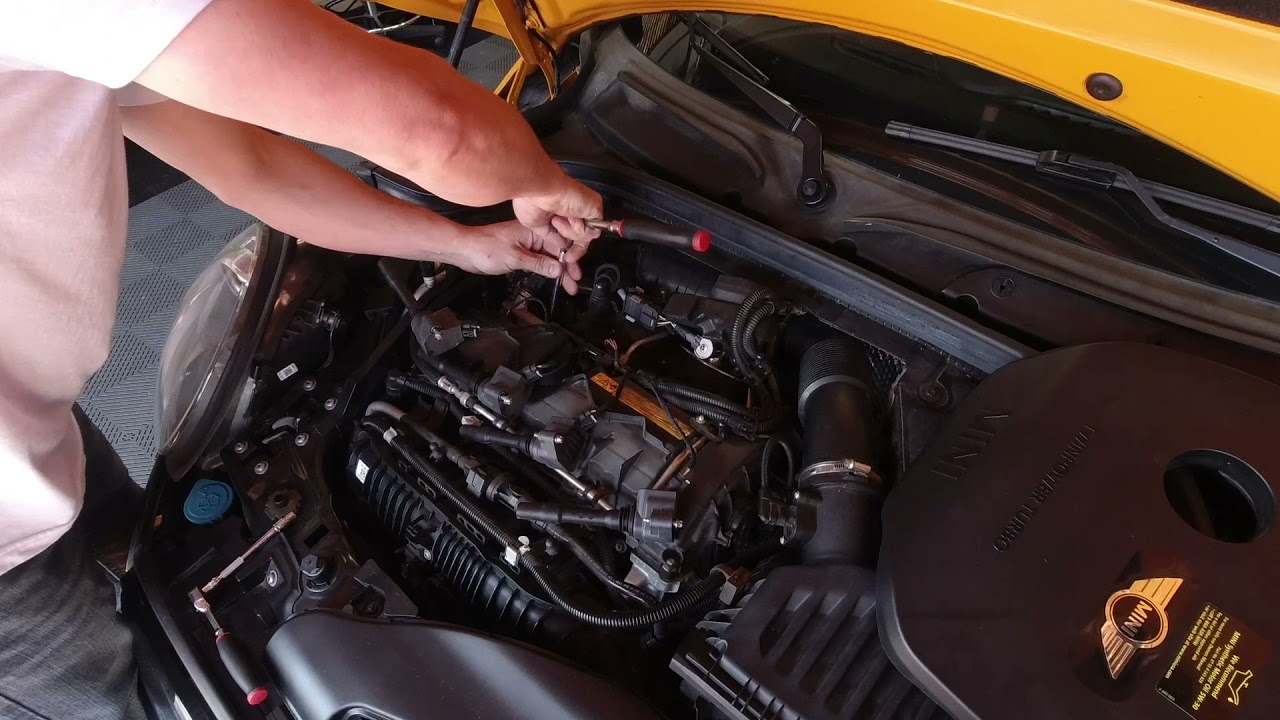 IG139 2015 Mini Cooper F56 Замена свечей зажигания