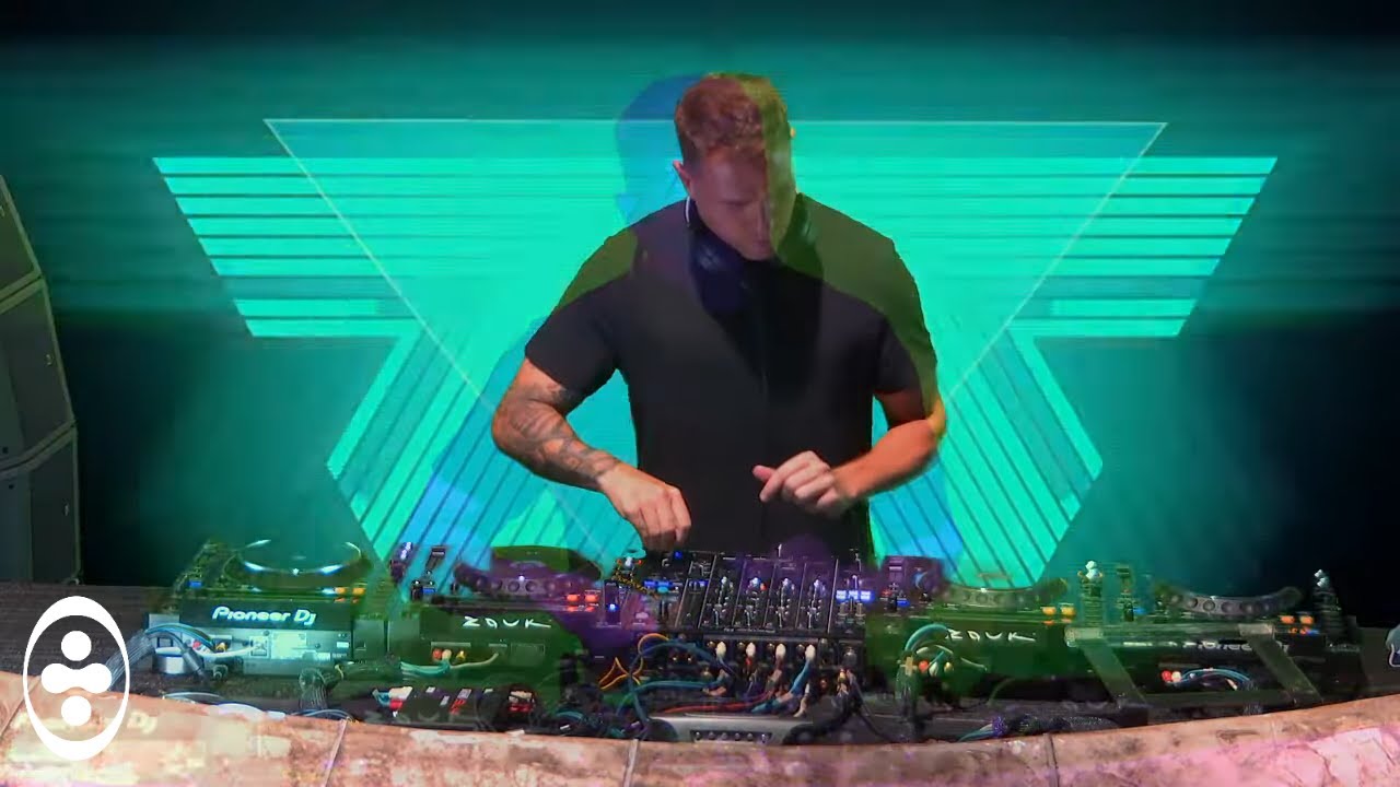 Simon Patterson plays @ Zouk in Singapore
