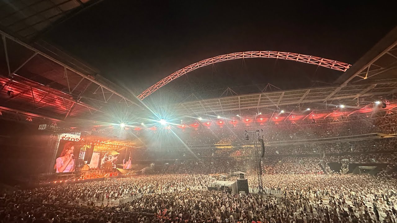 LANA DEL REY - wembley 7/4/25 FULL SEGMENT - Howl (poem by Allen Ginsberg) into Young and Beautiful