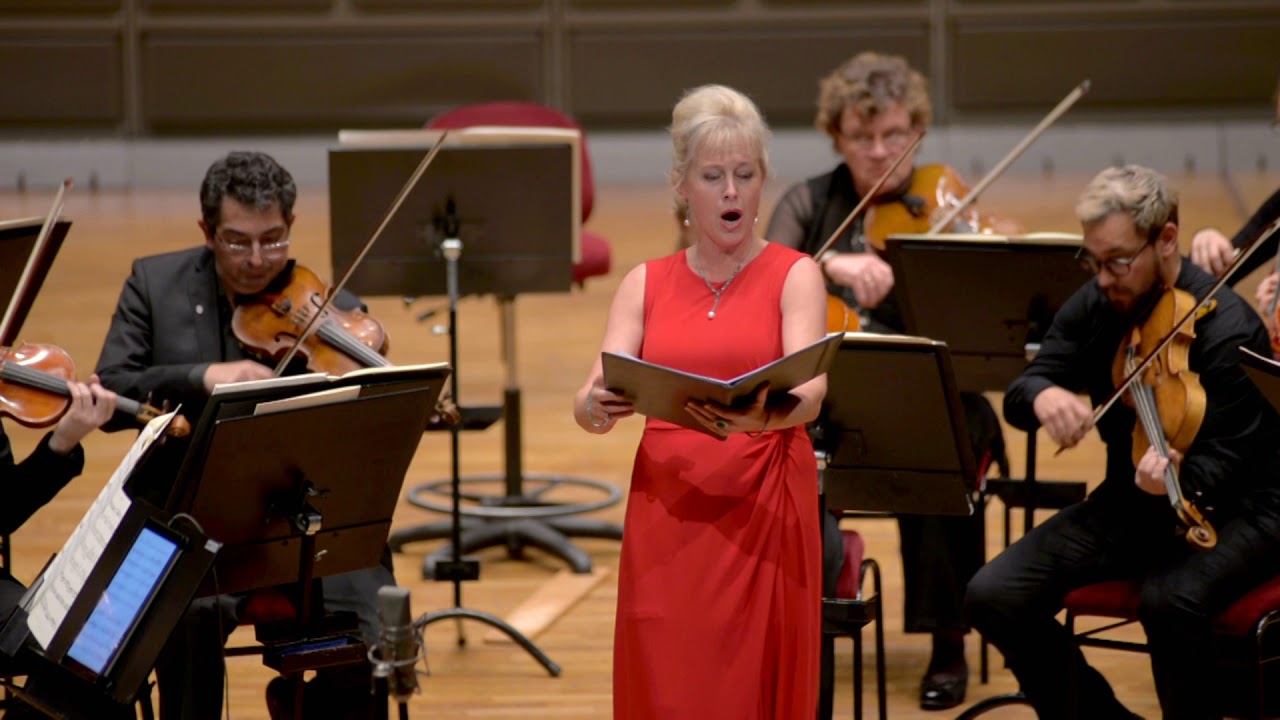 Lisa Larsson sings Martinsson: ”To the Shadow of Reality”. Malin Broman/Musica Vitae