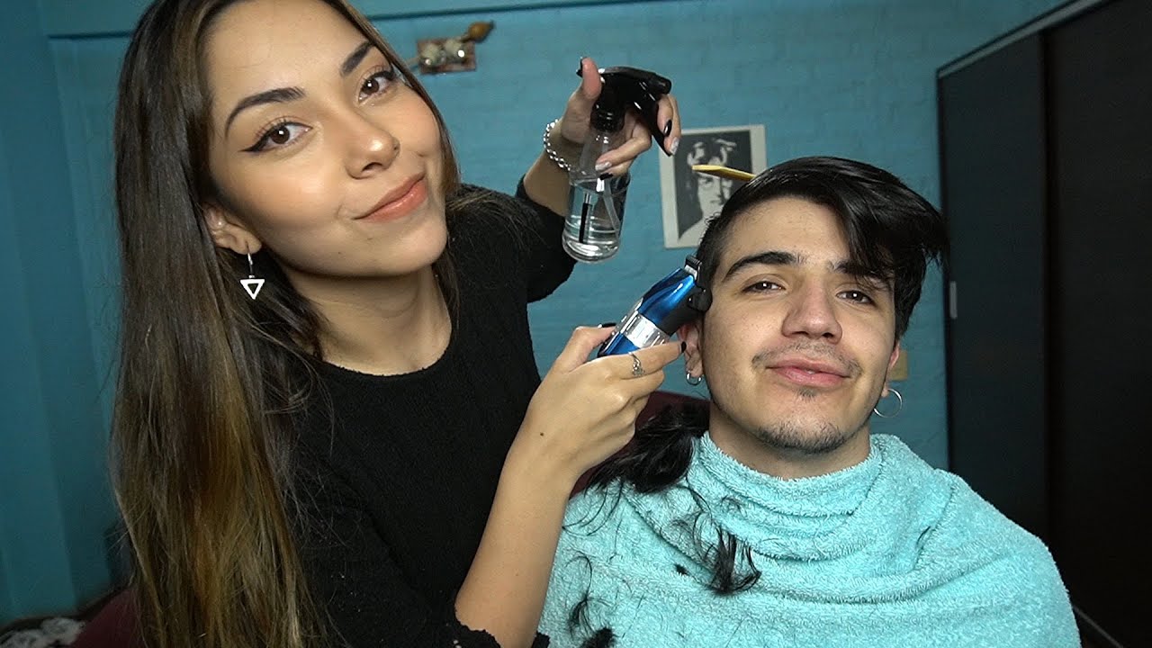 MI NOVIA ME CORTA EL PELO