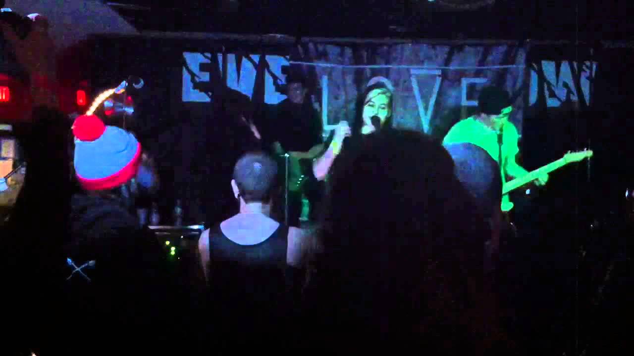 Love, Robot // Paris - Rain ; LIVE