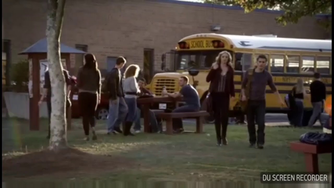 Caroline occupe Stefan 2×09 - The Vampire Diaries FRANÇAIS