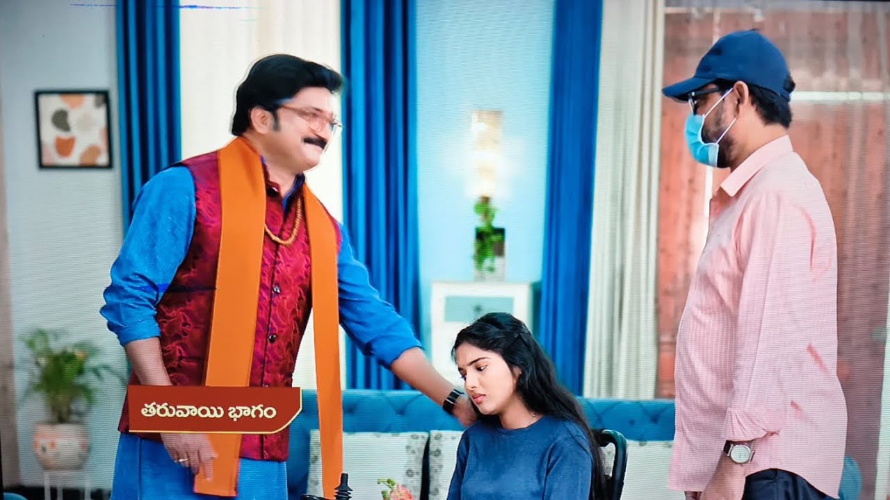 తన మేనకోడలు ఉషాకు ట్రీట్మెంట్ చేయడానికి సౌదామిని ఇంటికి వచ్చిన నాగేంద్ర