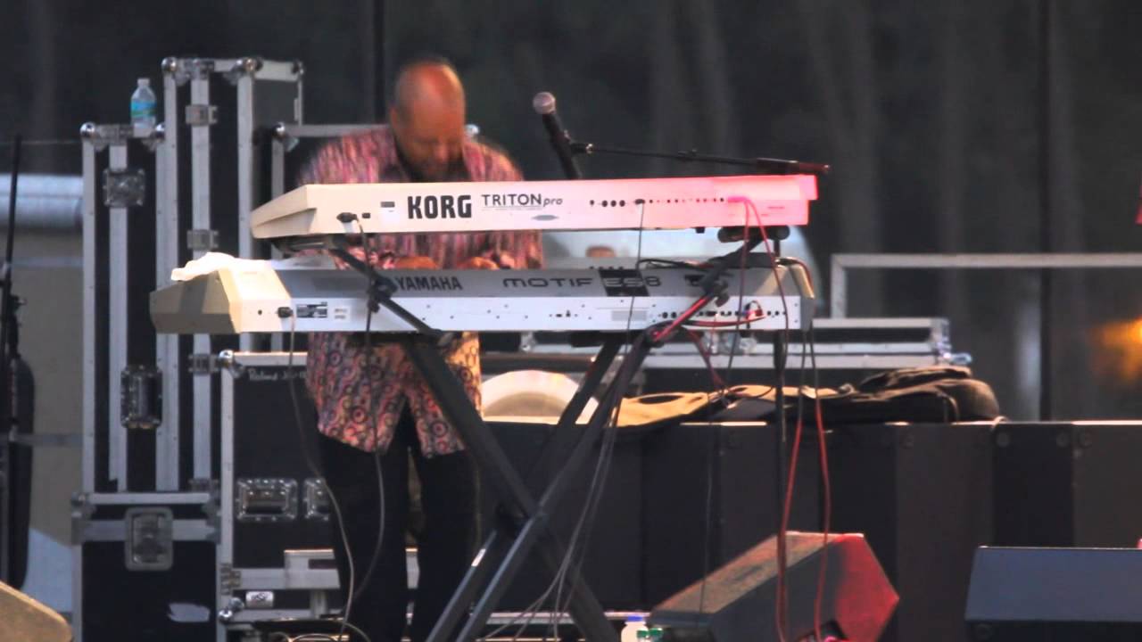 Pieces Of A Dream Performs Live 