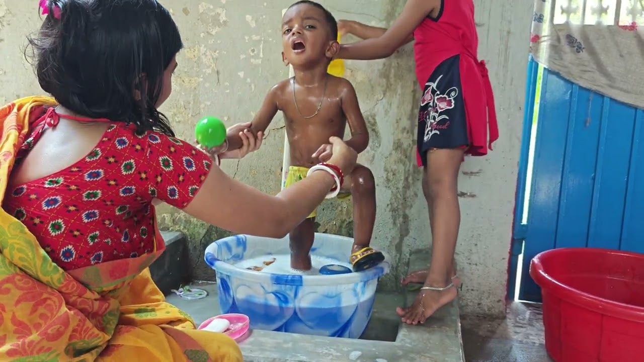💥 আজ আমার জন্মদিন বলে বাড়ির সবাই মিলে আমাকে স্নান করে দিল 💥