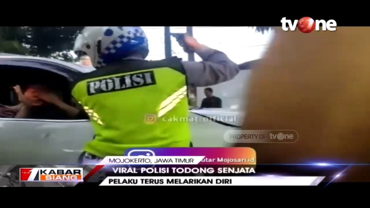 Kejar Pelaku Tabrak Lari, Polisi Todongkan Senjata