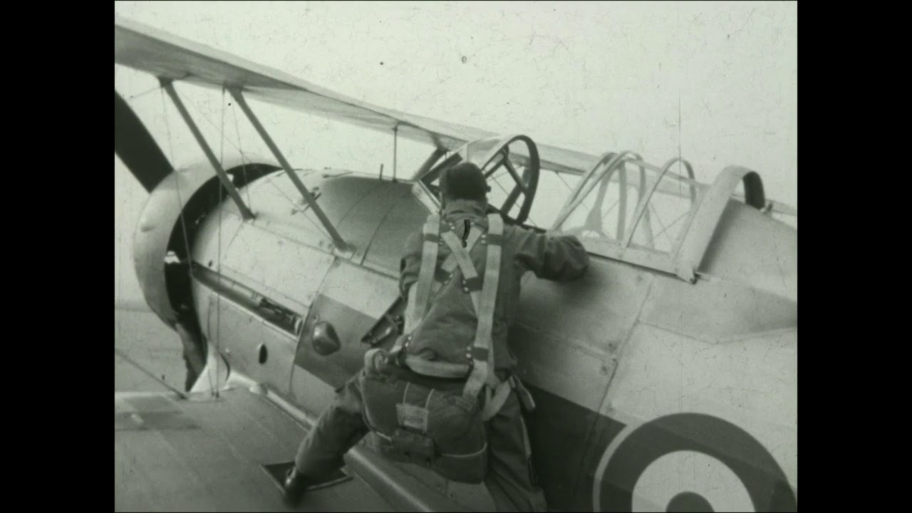 Rare Cine Fim - Gloster Gladiator G-AMRK/L8032 as K8032 - 1958/9