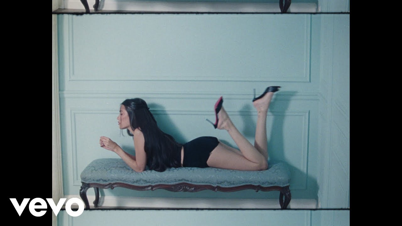 Madison Beer - healthy habit (Official Visualizer)