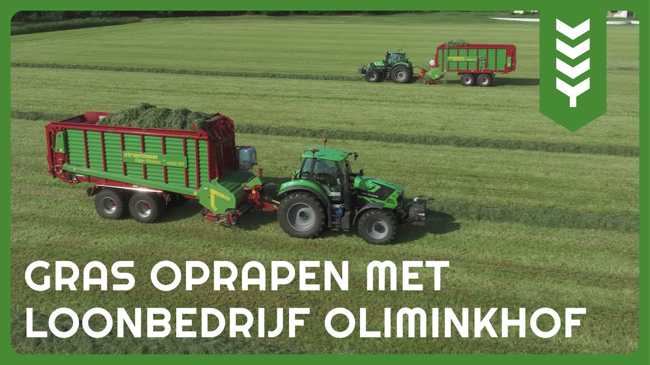 Loon- & Grondverzetbedrijf Olminkhof Neede tijdens het oprapen van gras