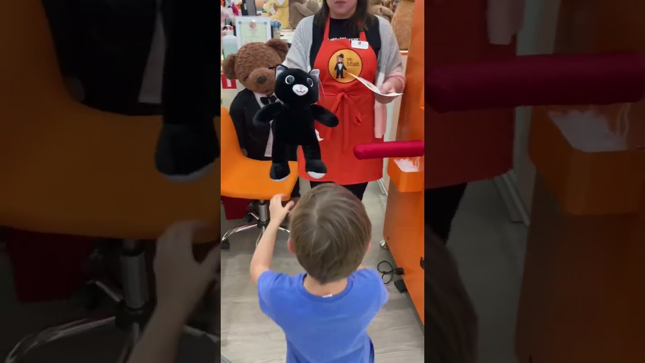 У Русика новый друг! Плюшевый котик от Mr.Mish🖤