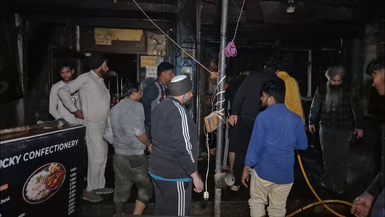 ਵਿੱਕੀ ਕਨਫੈਕਸਰੀ ਚ ਦੇਰ ਰਾਤ ਸ਼ਾਰਟ ਸਰਕਟ ਨਾਲ ਅਚਾਨਕ ਲੱਗੀ ਅੱਗ,ਦੁਕਾਨ ਦਾ ਸਾਰਾ ਸਮਾਨ ਸੜ ਕੇ ਹੋਇਆ ਸੁਆਹ