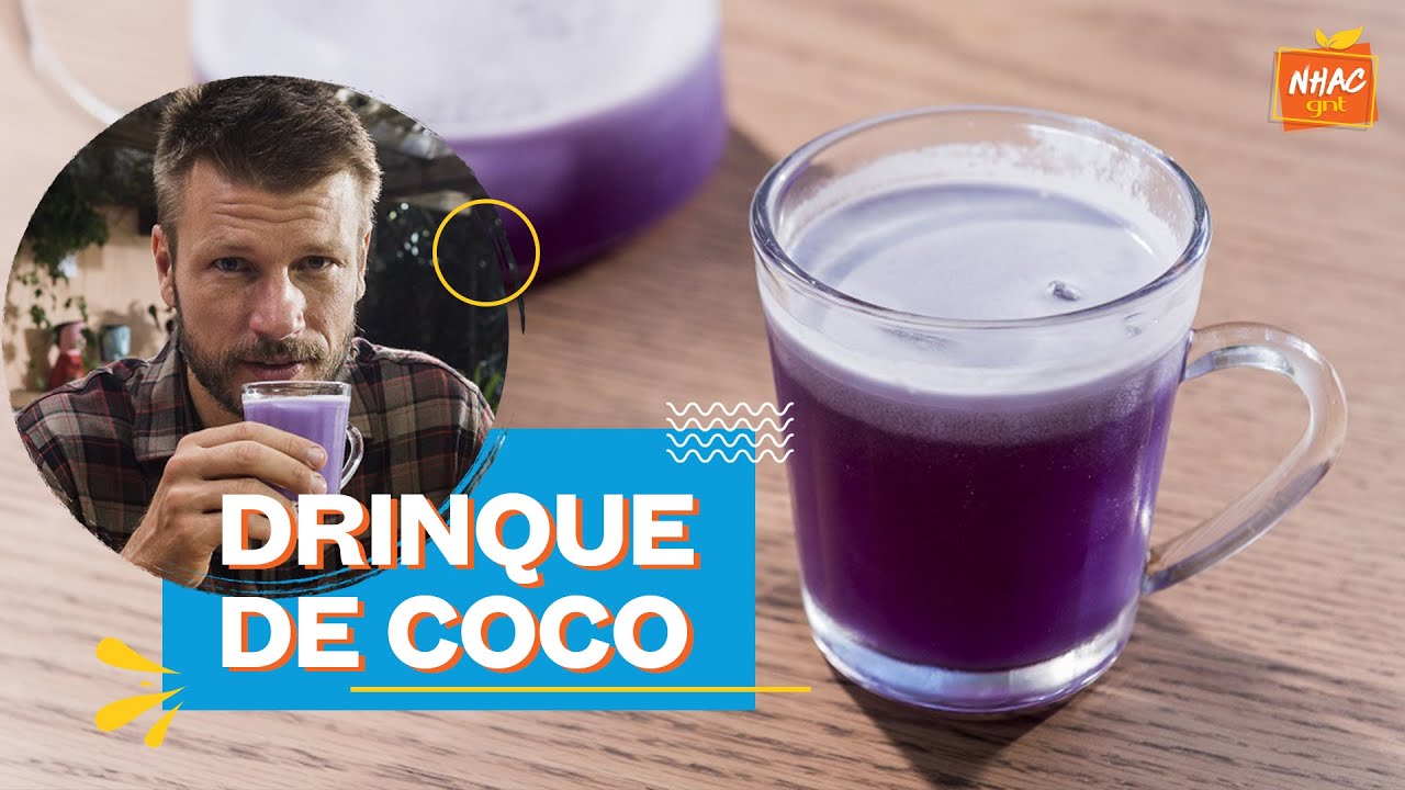 Coconut smoothie with clitoria flower: drink changes color when you add lemon | Bem Juntinhos
