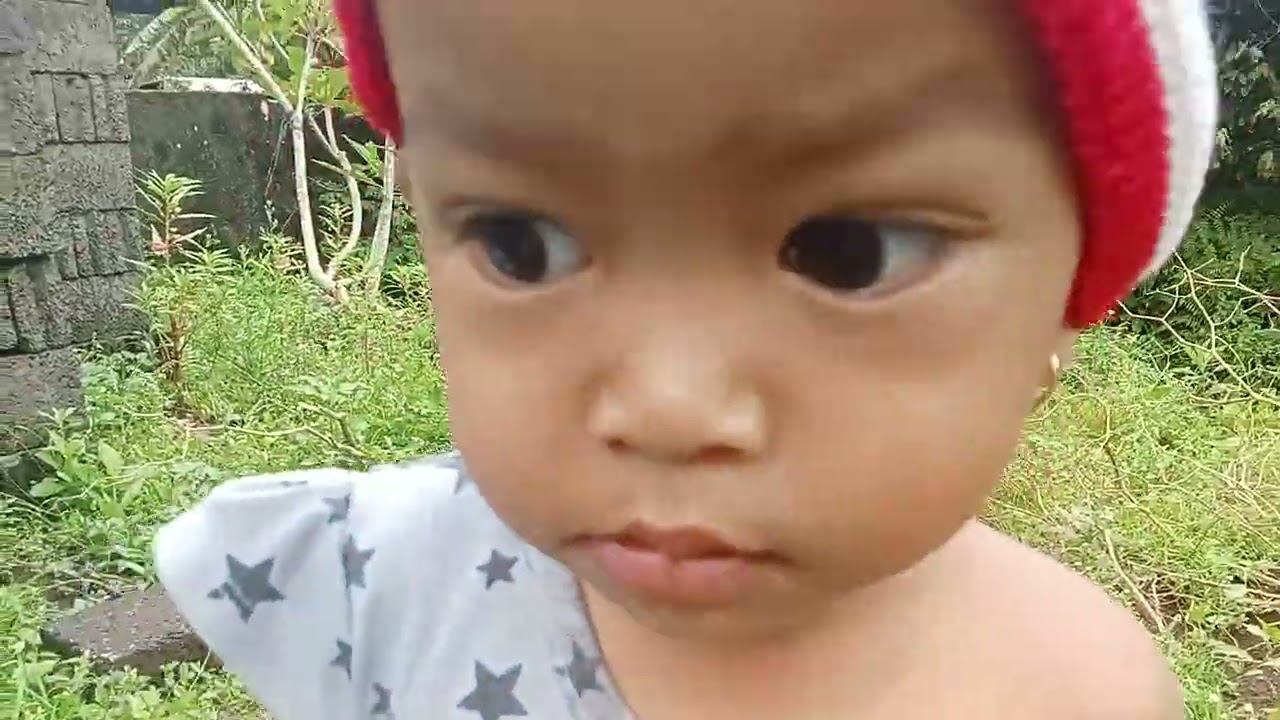 Kaka ayu main di blakang rmh