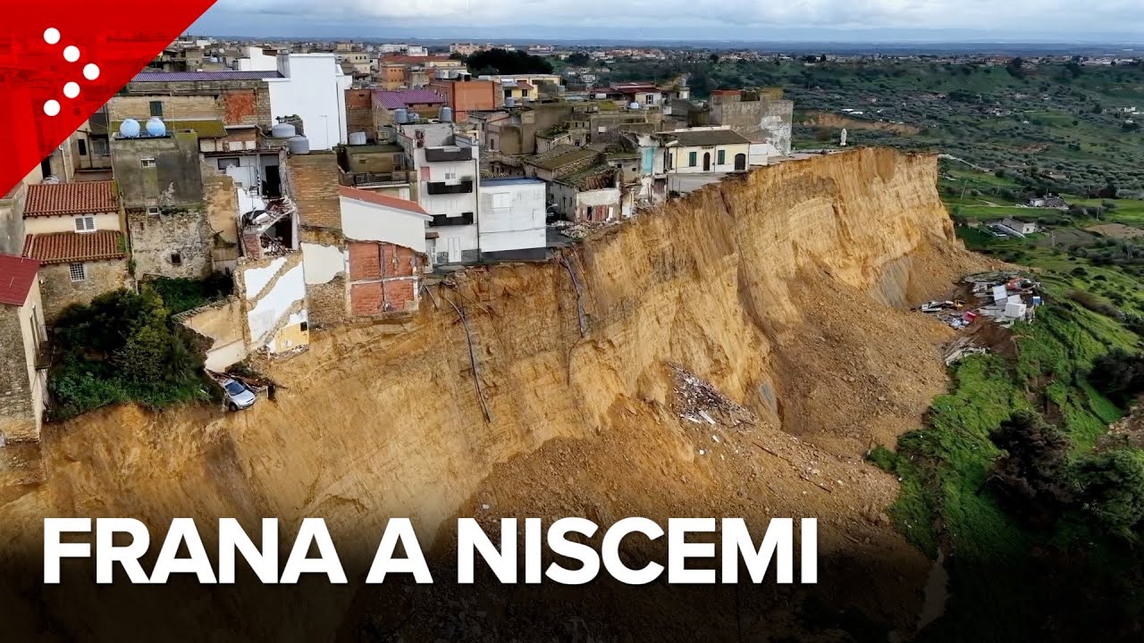 Niscemi, la frana si estende e si fa impressionante. Crollano altre case, estesa la zona rossa