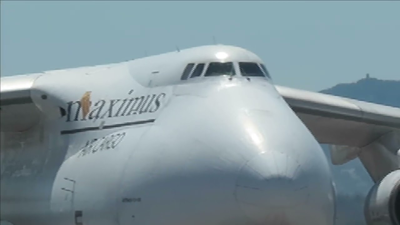 L'aereo più grande del mondo atterra a Rimini