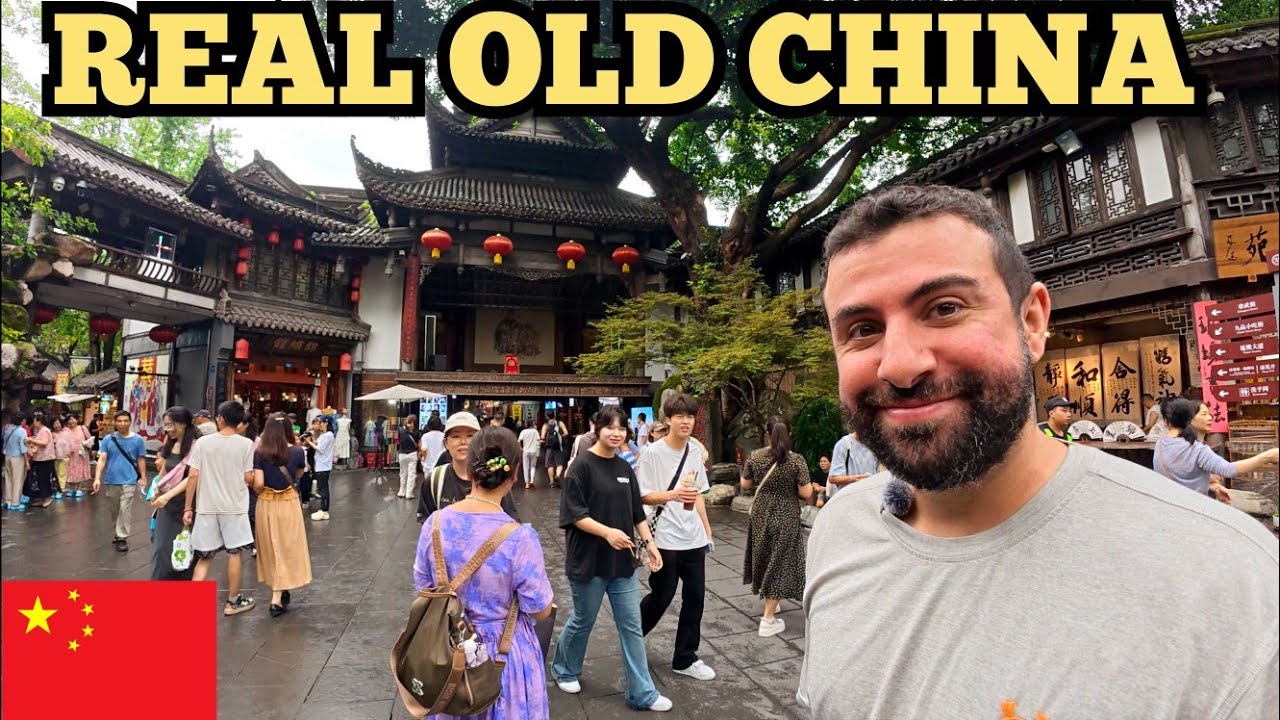 An American in Chengdu – China Does This Better (Jinli Street Walk)