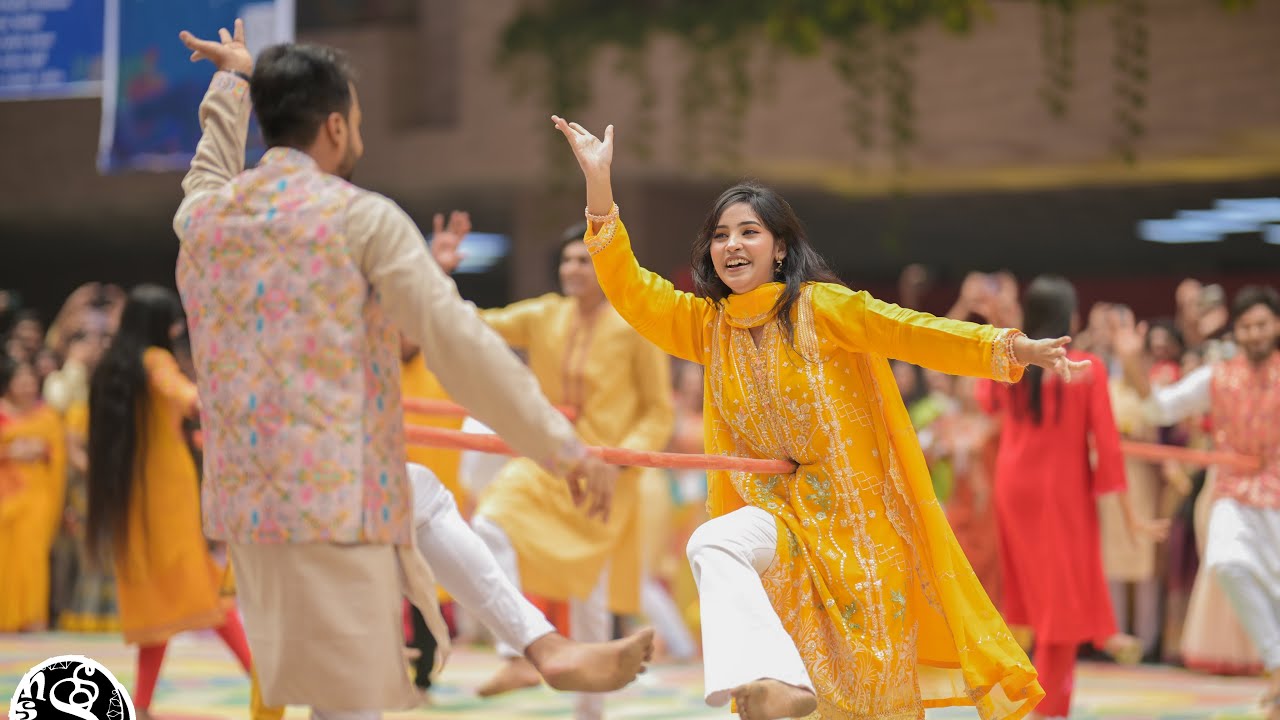 Mokor Porobe Modna Chora - মকর পরবে || Arpita & Arpan Chakraborty || Folk x Bihu Dance || Flash Mob