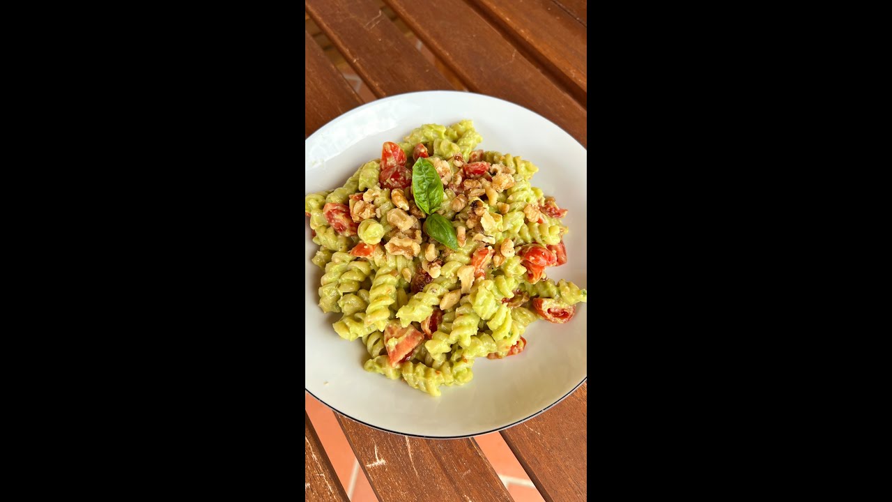 PASTA FREDDA con CREMA di AVOCADO e POMODORINI😋🥑🍅 #Shorts