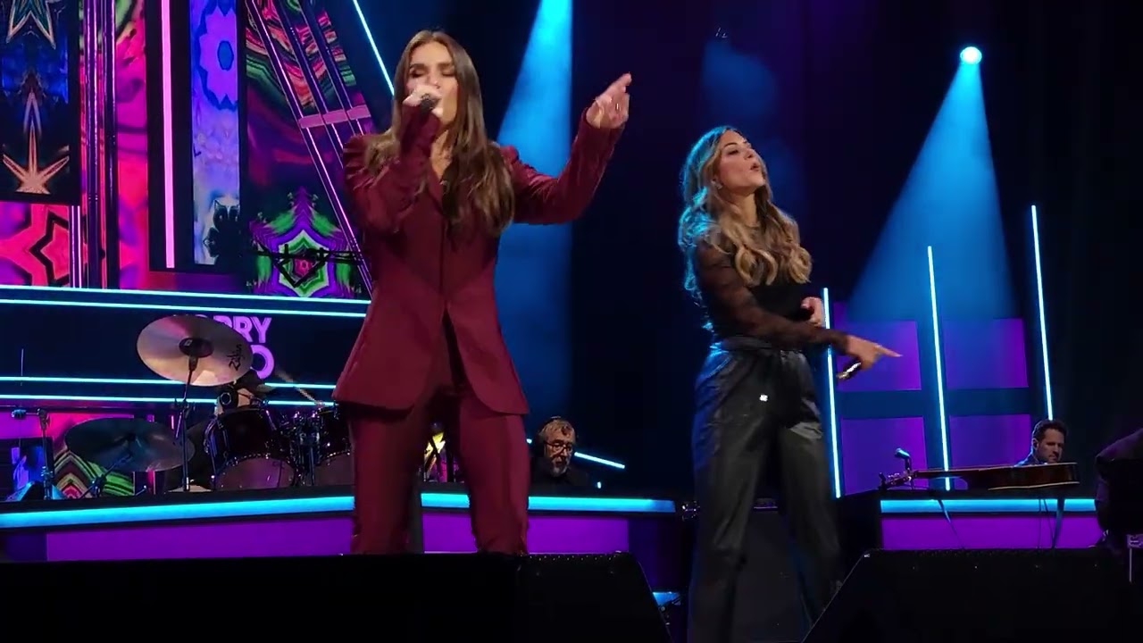 Jessie James Decker and Jana Kramer 
