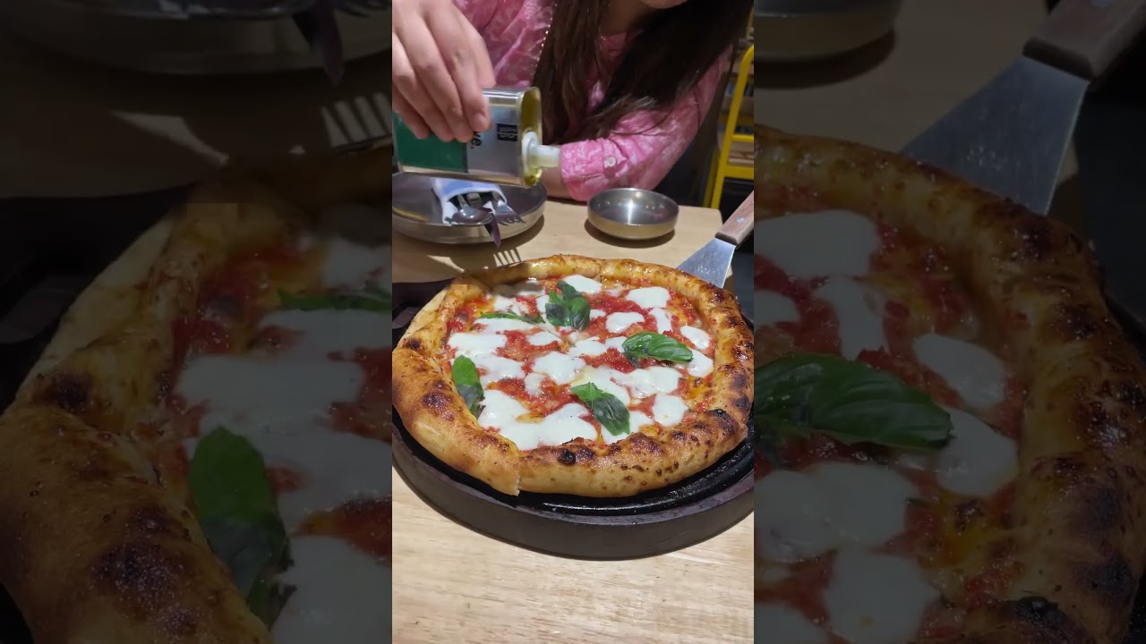 This pizza🍕 costed ₹907😰 place - Tablespoon, Dlf Avenue , Saket 