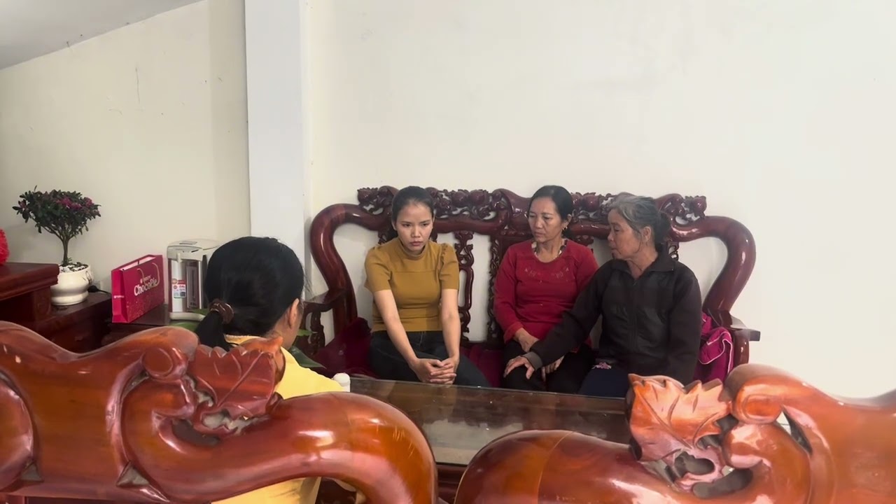 Moi Dau năm mà các ba khéo sáng nha. Bi nham cho một trận 