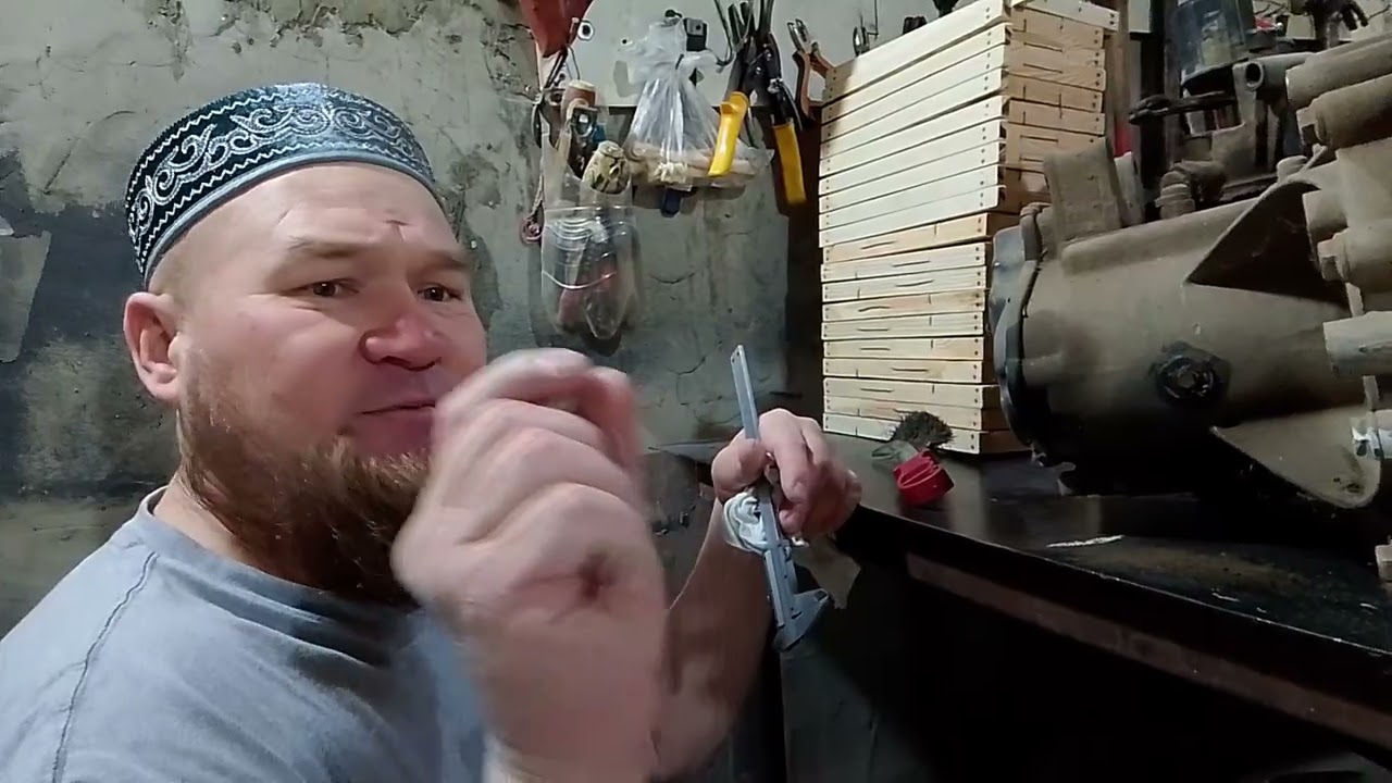 КПП Пассат б3. Пробило поломанным полумесяцем корпус КПП. Как заделать отверстие отверстие, ремонт.