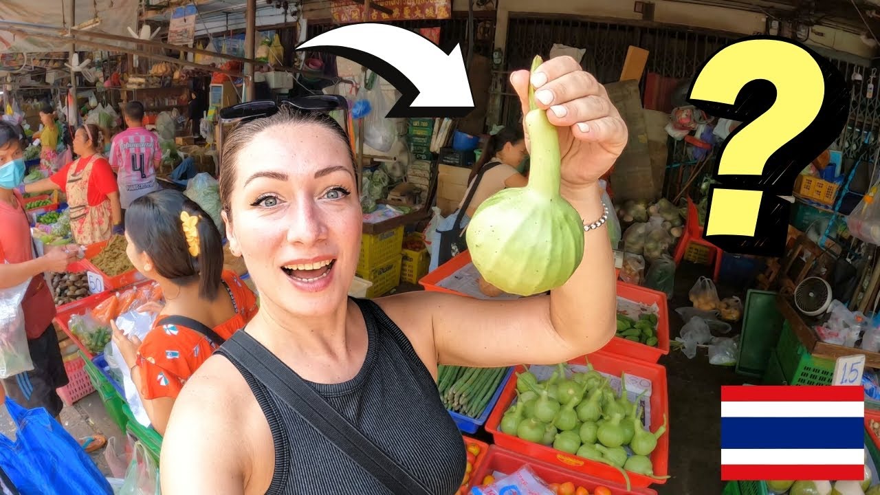 Exploring BANGKOK Biggest Fresh Market 🇹🇭 Khlong Toei Market