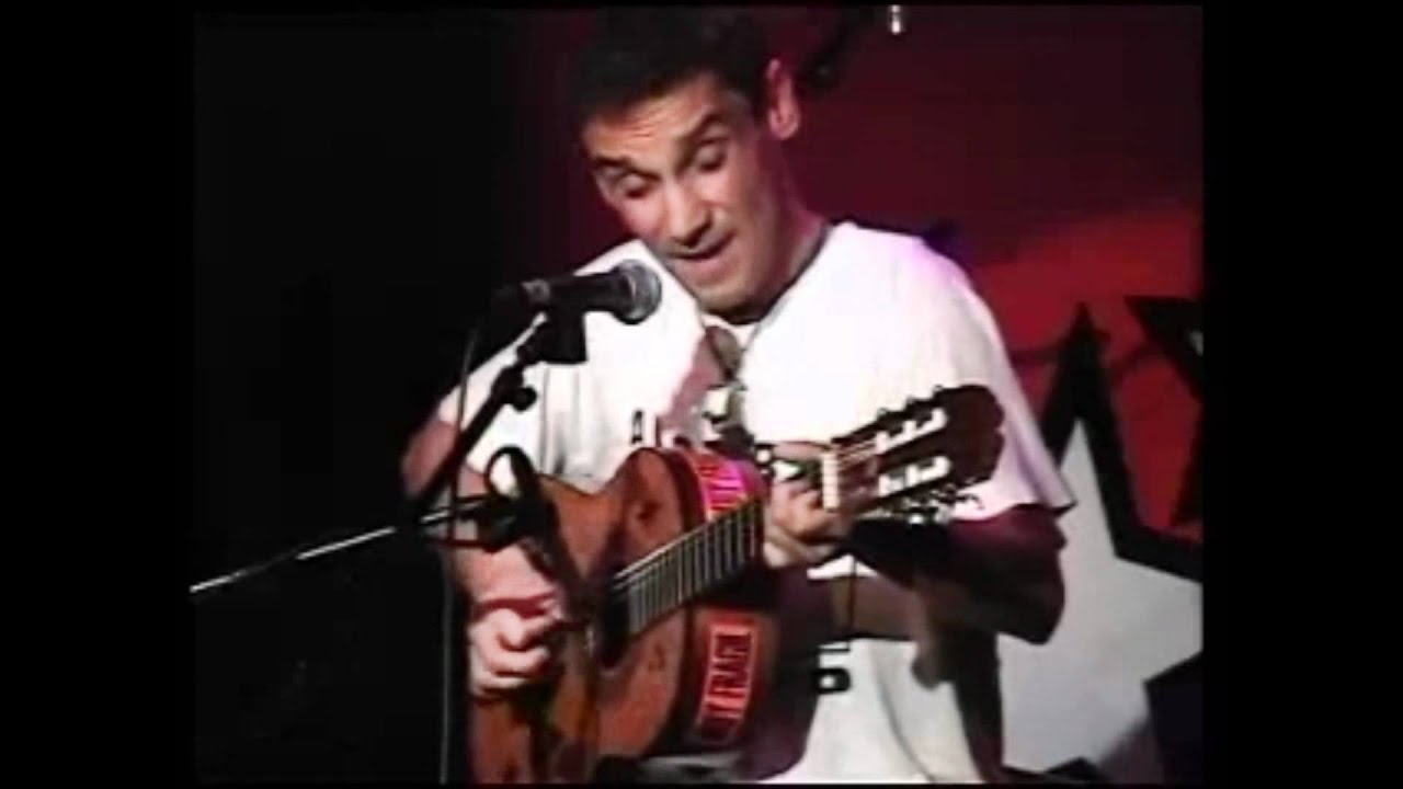 Manu Chao - Mr Bobby (acoustic in Amsterdam 2002)