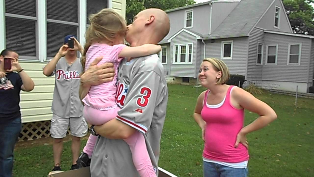 USMC Sergeant surprises his daughter