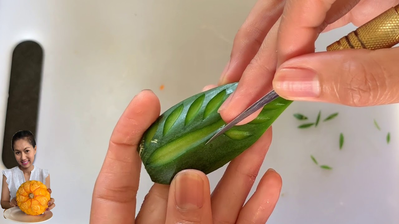 Easy Cucumber Carving by barbie Handicraft แกะสลักใบไม้จากแตงกวา แบบง่าย ๆ by barbie handicraft