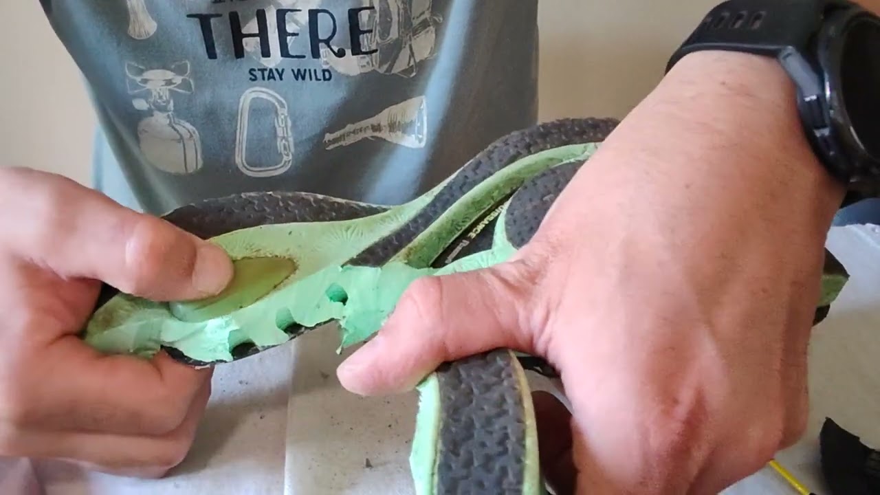 what is inside the sole?? I destroy my onemix light armor to check inside. is carbon plate there??