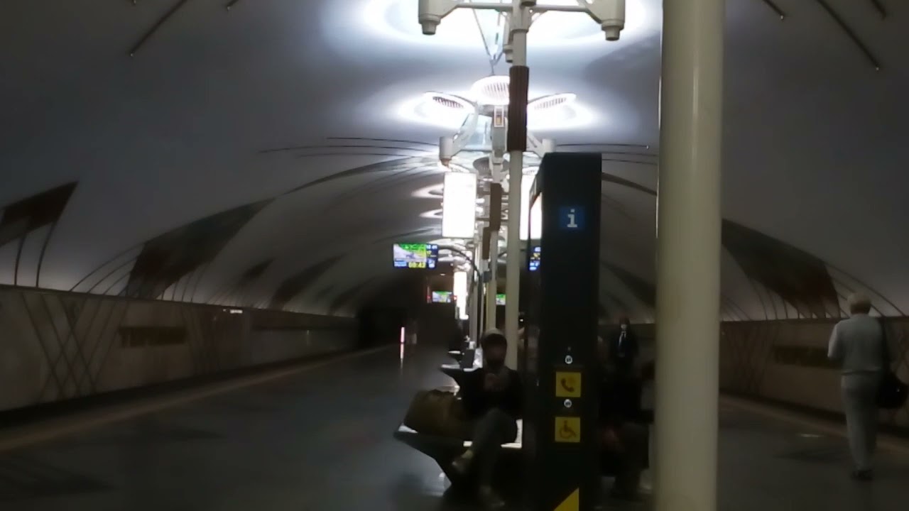 Новая станция метро на массиве Теремки. Приехала на садовую ярмарку. #станция #метро #теремки #киев