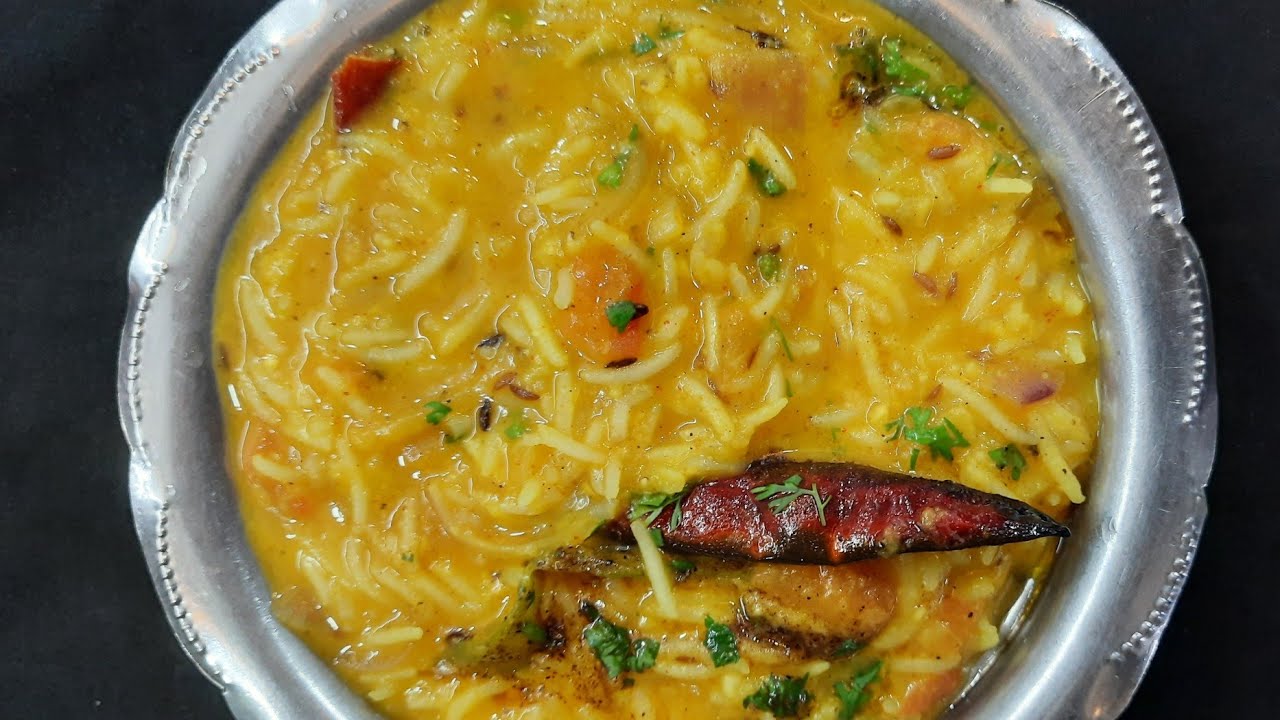 ಹೋಟೆಲ್ ಶೈಲಿಯಲ್ಲಿ ದಾಲ್ ಕಿಚಡಿ ಮಾಡುವ ವಿಧಾನ / restaurant style dal khichdi recipe