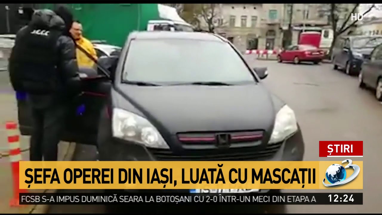 Beatrice Rancea, şefa Operei Naţionale din Iaşi, escortată de mascaţi