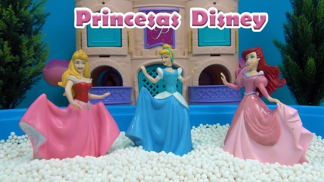 Princesas Disney! Piscina de Surpresas! Disney Princess in the Pool #princesasdadisney #brincadeiras