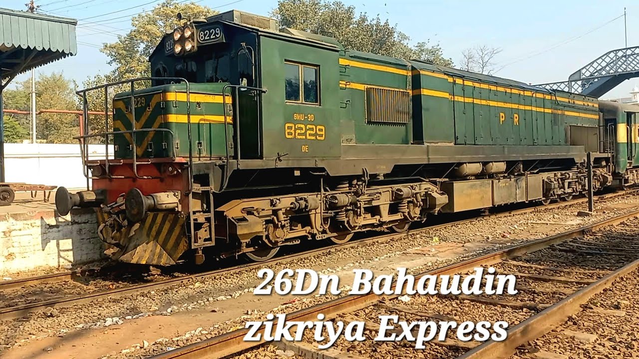 26Dn Bahaudin zikriya Express departure from Multan cantt Railway station with HGMU-30 