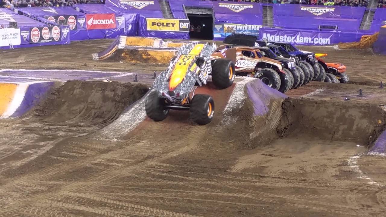 Max-D Tom Meents jumps 6 Monster Jam trucks at MetLife Stadium 2016