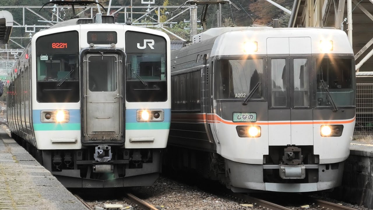 上松駅に停車する特急「しなの」2号