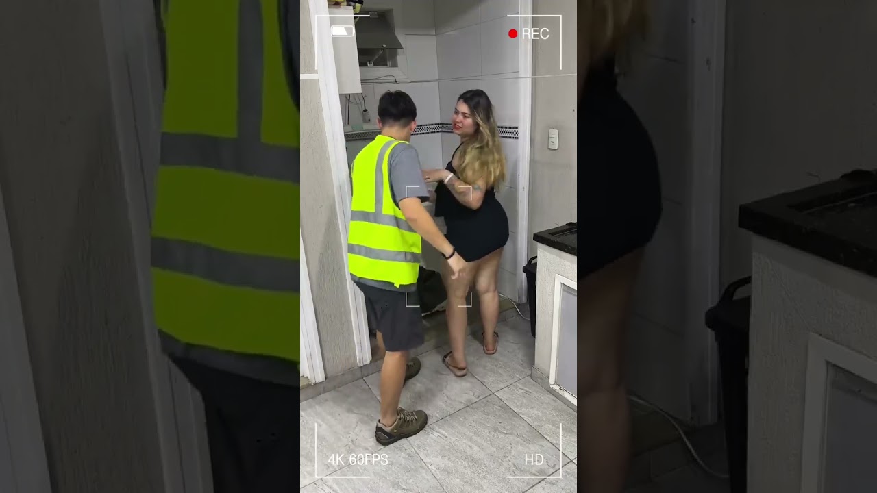 Chamei um técnico pra arrumar minha máquina de lavar.