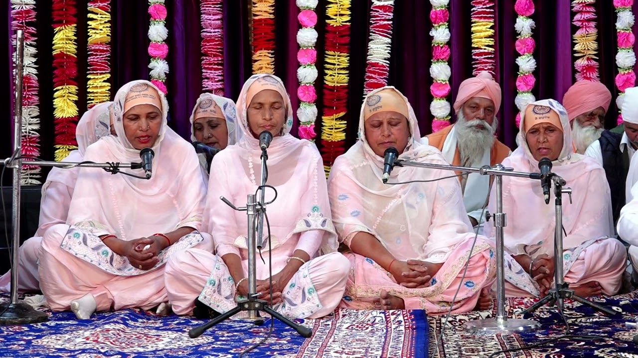 ਚਲੋ ਚੱਲੀਏ ਕਾਂਸ਼ੀ ਨੂੰ ਸਤਿਗੁਰੂ ਰਵਿਦਾਸ ਦਾਸ ਜੀ ਦੇ ਡੇਰੇ..... ਡੇਰਾ ਚਾਹੇੜੂ ਵਾਲੀਆਂ ਬੀਬੀਆਂ ਦਾ ਜੱਥਾ