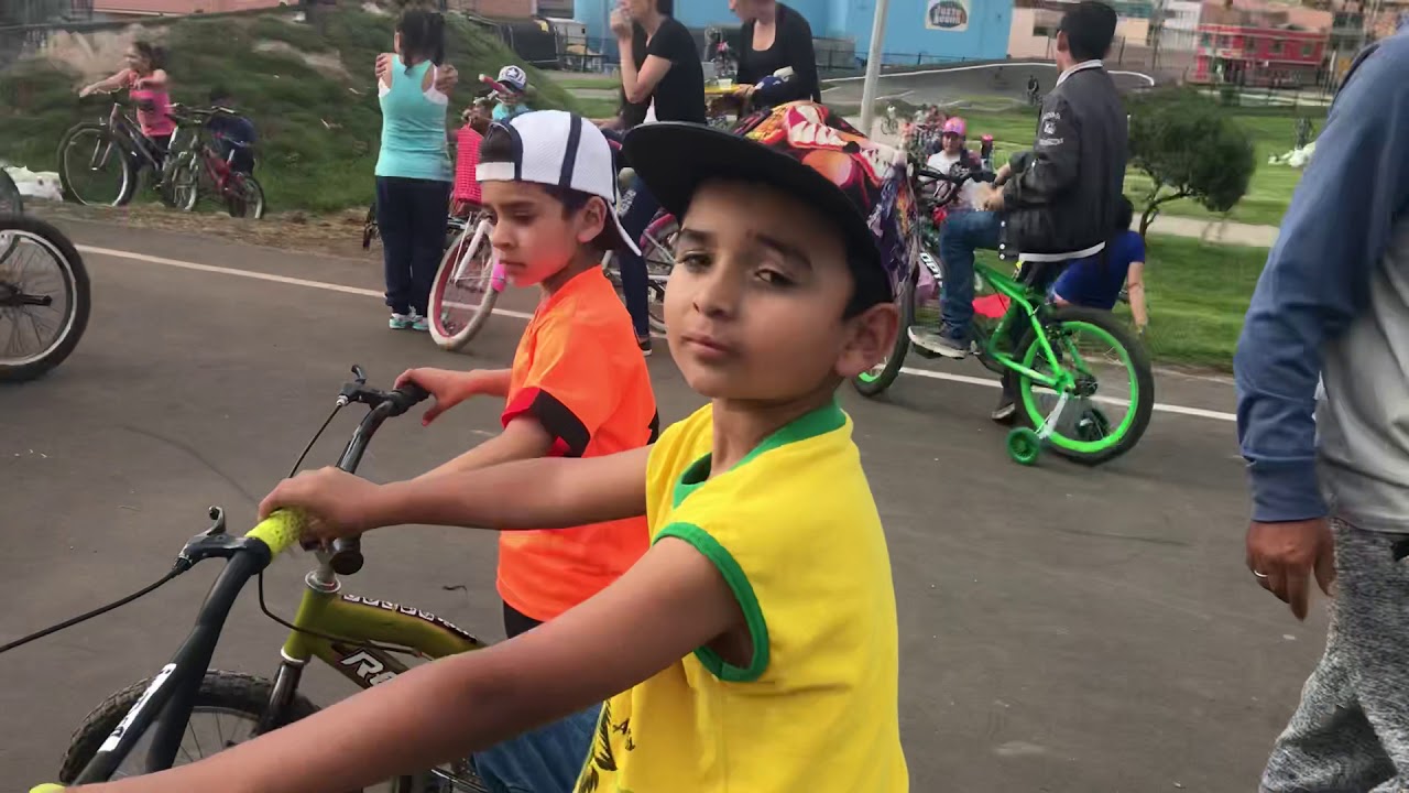 SerdiMatias y MirryEmanuel probando la pista de BMX, parque Cayetano Cañizares...