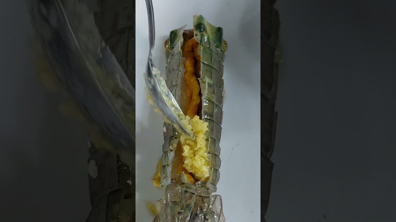 Steamed mantis shrimp with butter and garlic #kitchen #cooking #food #foodie #recipe #youtubeshor...