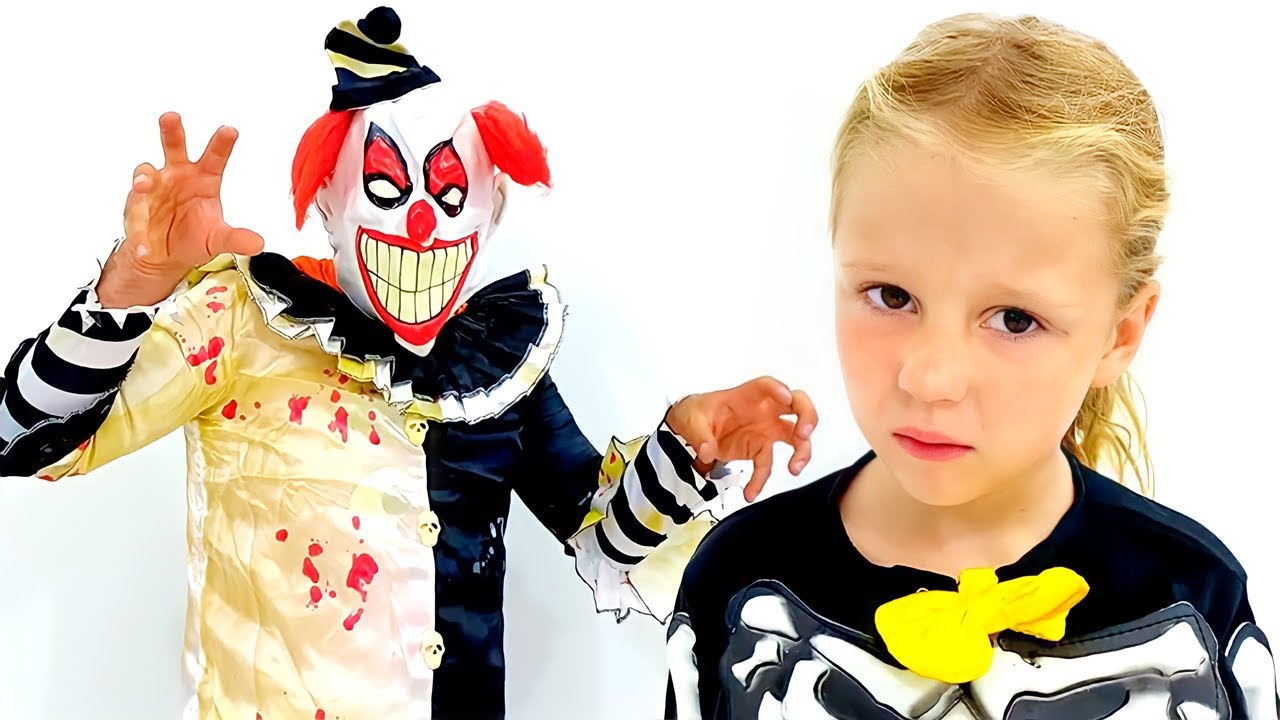 Nastya v&agrave; bố đ&atilde; t&igrave;m thấy những m&oacute;n qu&agrave; cho Halloween