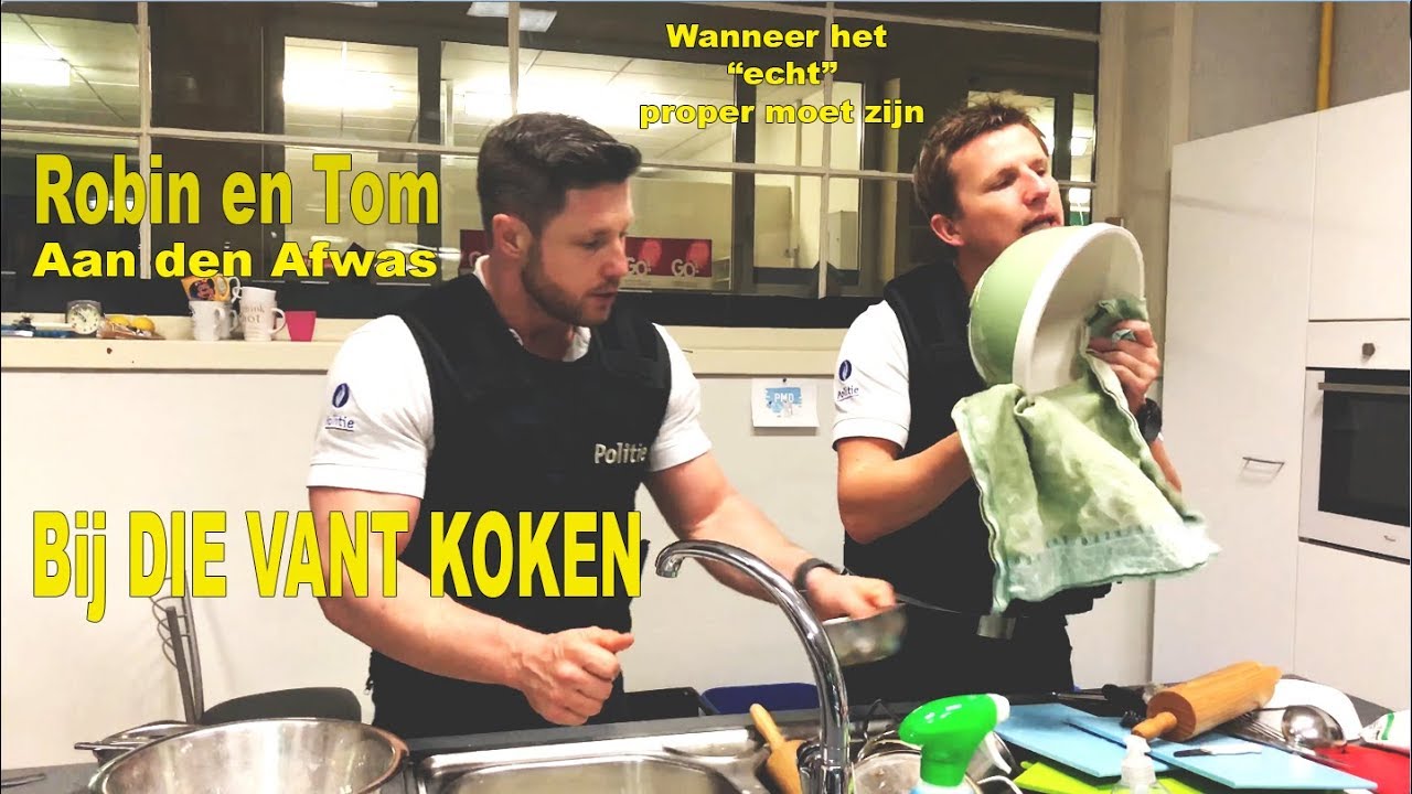 Robin en Tom afwassen op de school het Atheneum te Willebroek De Buurtpolitie